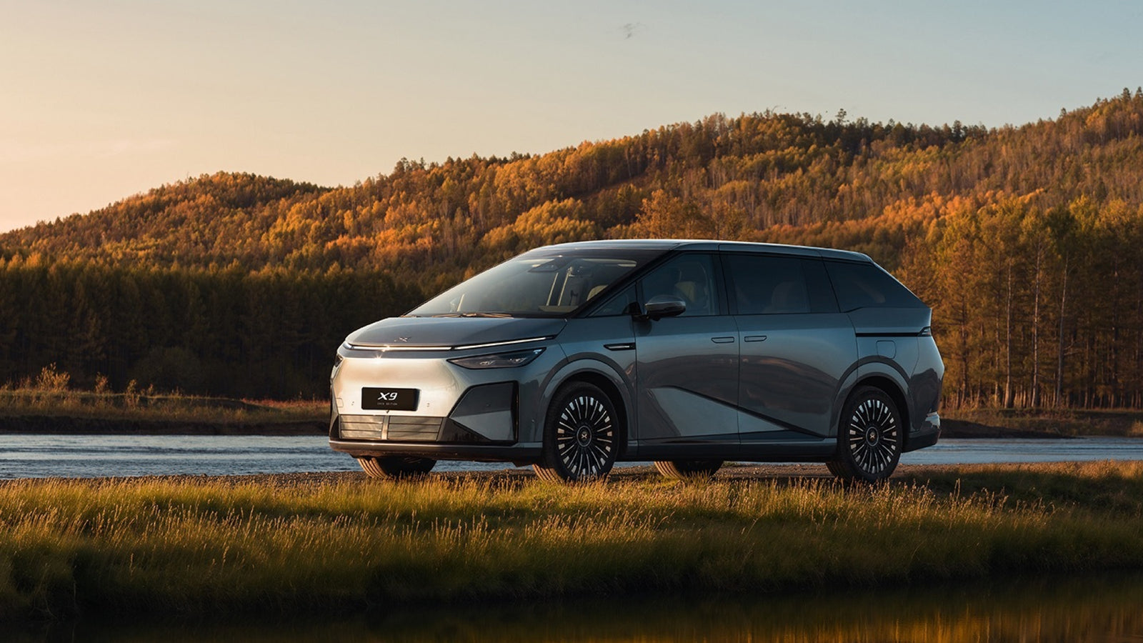 XPeng X9 exterior