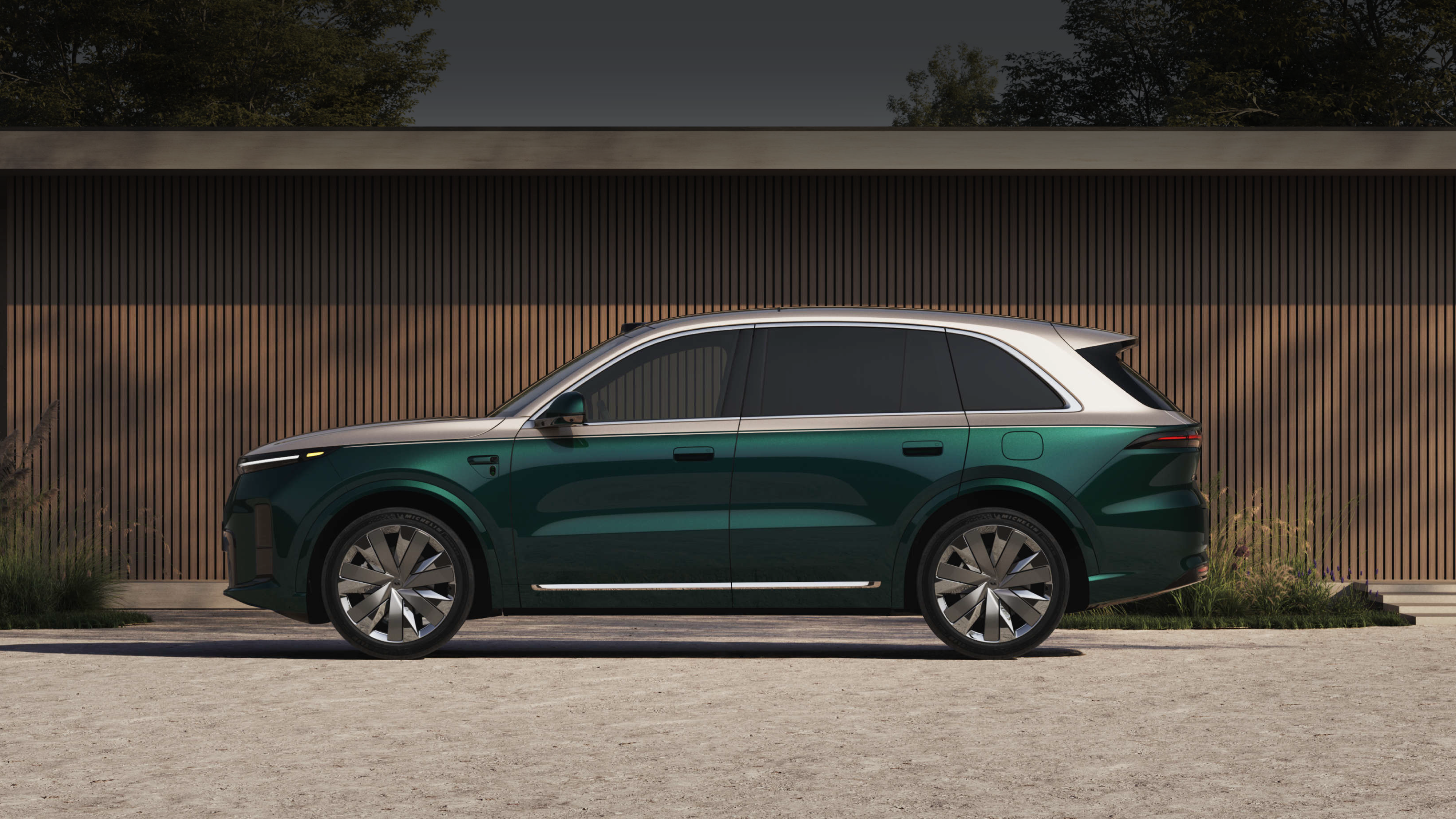 Li Auto L8 Livis in Green-Gold customized two-tone finish